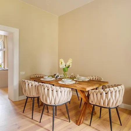 Lighthouse - Pomorska 5